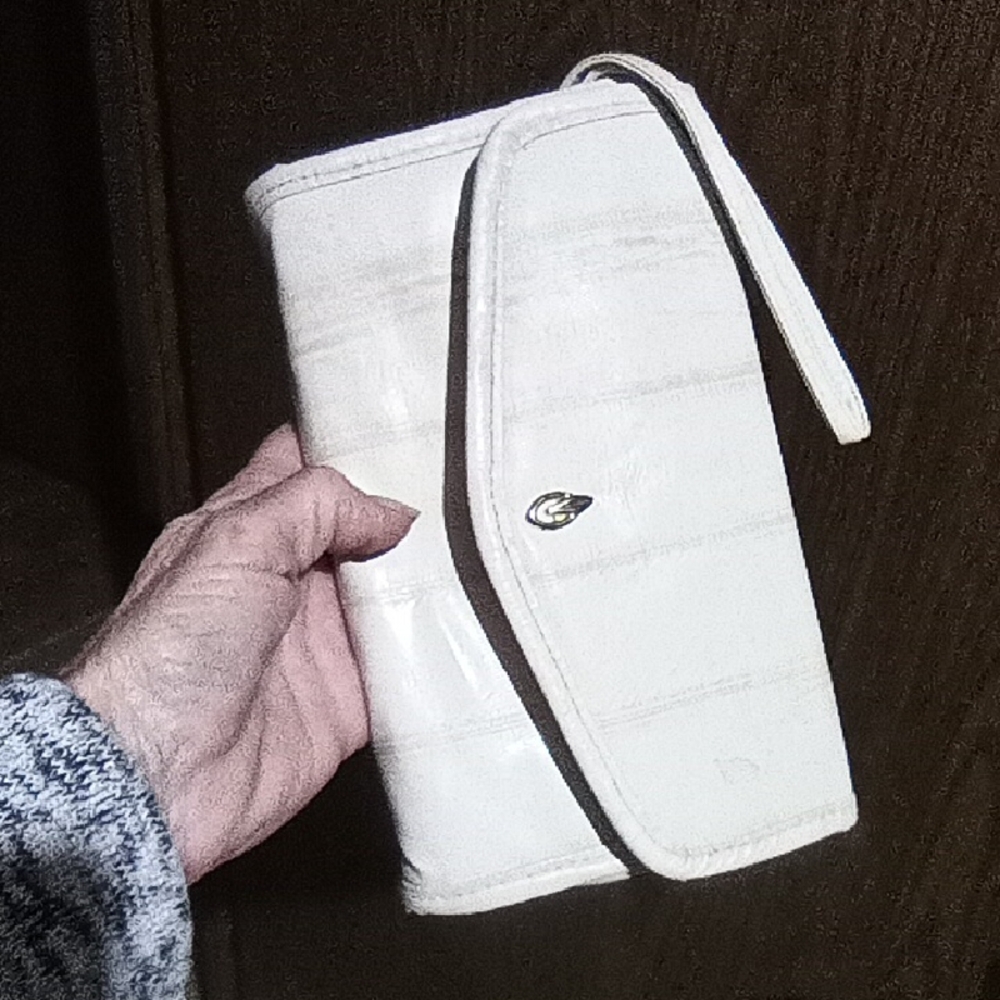 Elegant White Clutch Wallet